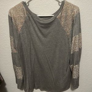 Semi used off the shoulder or on shoulder style
